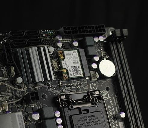 松下纽扣电池CR2025在X86服务器主板上的应用