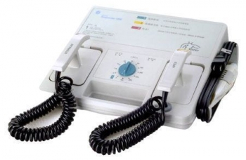 除颤仪的备用纽扣电池使用Maxell CR2032